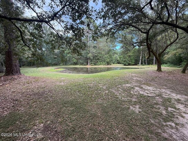 6211 Crump Road, Kiln, MS 39556