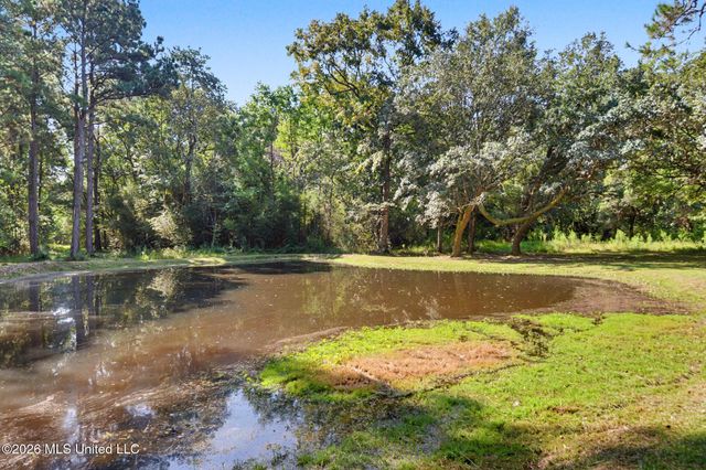 6211 Crump Road, Kiln, MS 39556