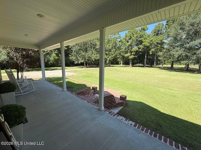 6211 Crump Road, Kiln, MS 39556
