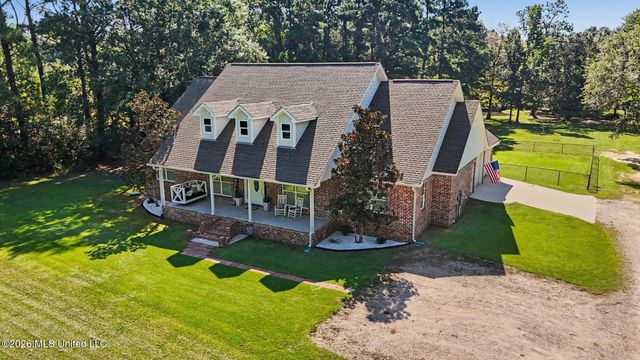 6211 Crump Road, Kiln, MS 39556