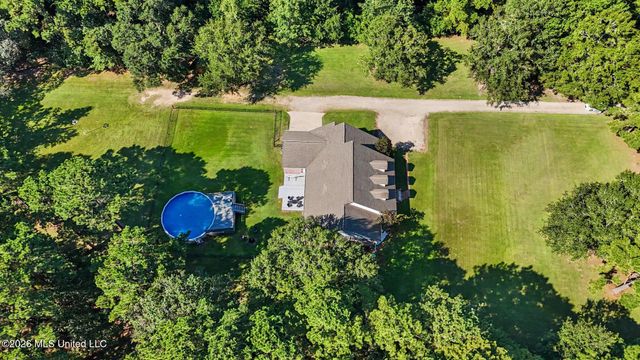 6211 Crump Road, Kiln, MS 39556