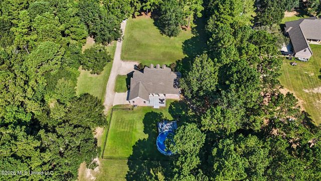 6211 Crump Road, Kiln, MS 39556