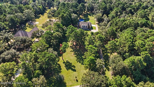 6211 Crump Road, Kiln, MS 39556