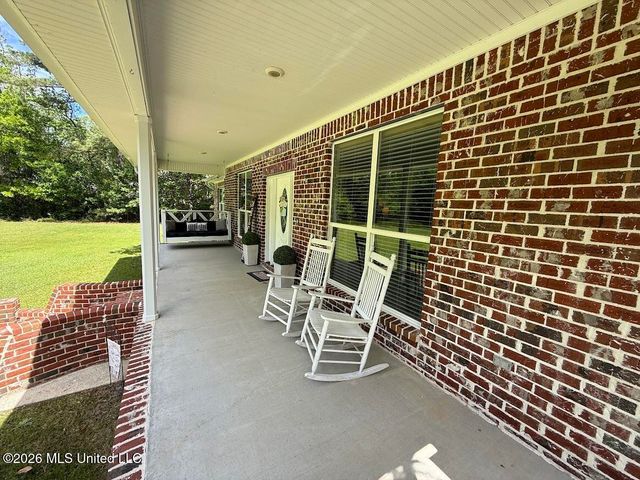 6211 Crump Road, Kiln, MS 39556