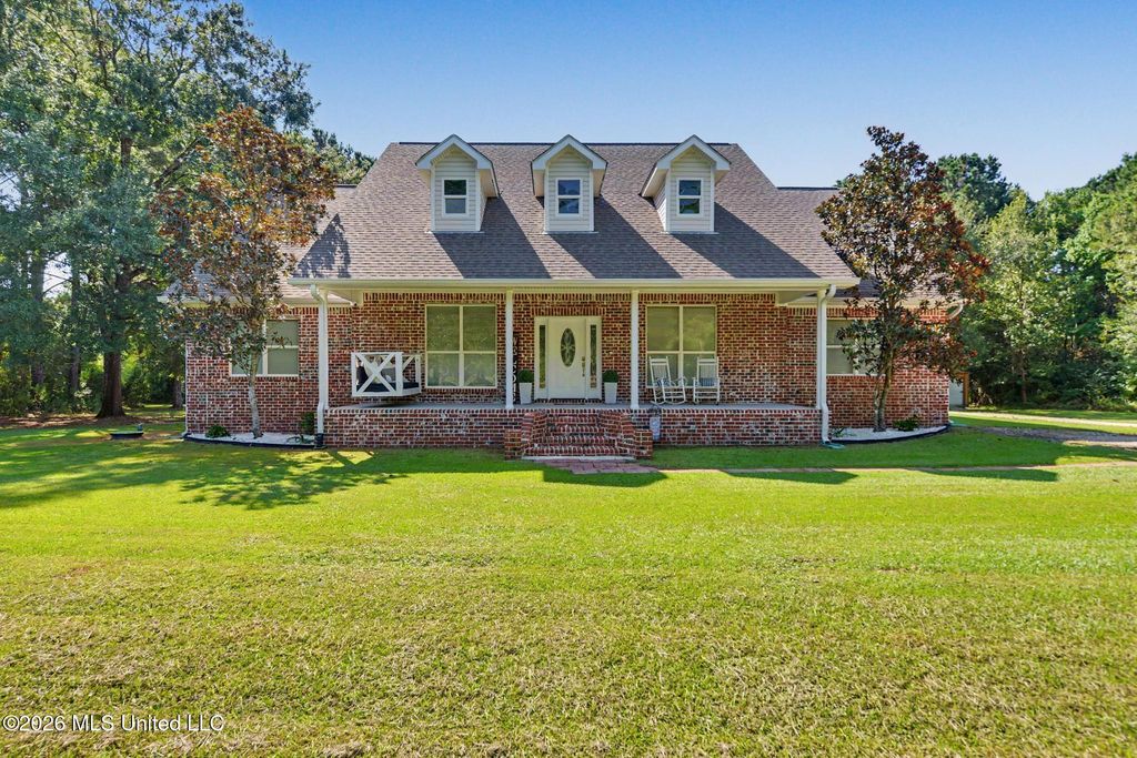 6211 Crump Road, Kiln, MS 39556