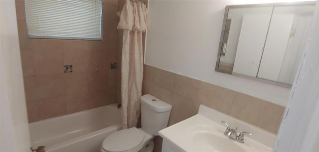 3860 NW 8th Place, Fort Lauderdale, FL 33311