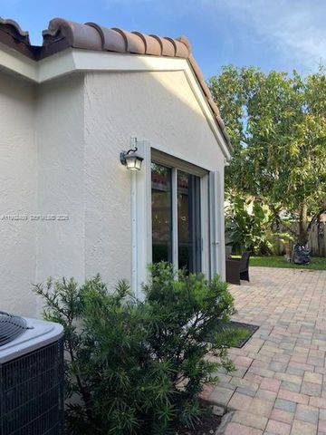 11841 SW 94th St, Miami, FL 33186