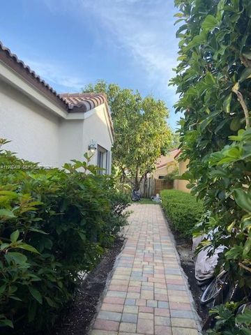 11841 SW 94th St, Miami, FL 33186