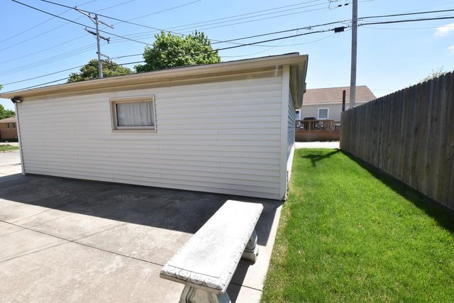2501 Layton AVENUE, Milwaukee, WI 53221