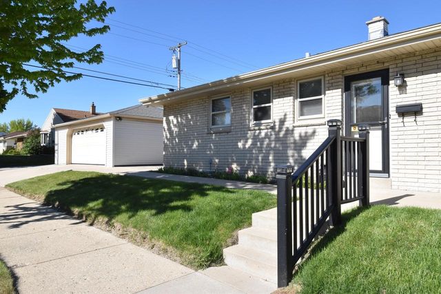 2501 Layton AVENUE, Milwaukee, WI 53221