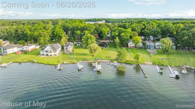 10890 Hillway Drive, White Lake Charter Township, MI 48386