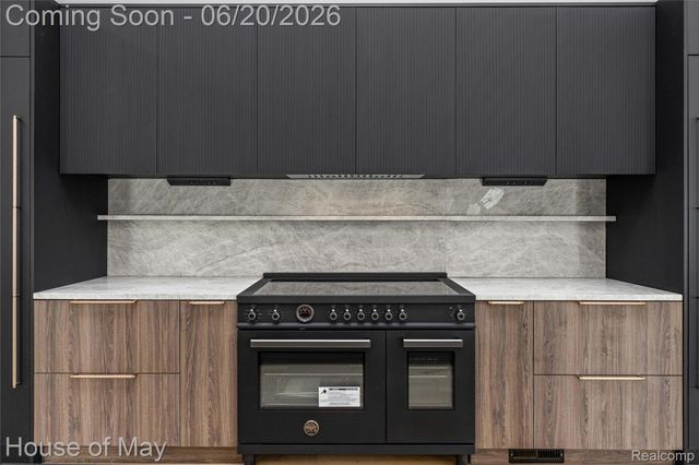 10890 Hillway Drive, White Lake Charter Township, MI 48386