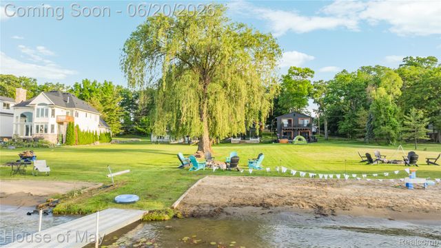 10890 Hillway Drive, White Lake Charter Township, MI 48386
