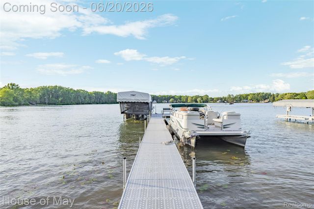 10890 Hillway Drive, White Lake Charter Township, MI 48386