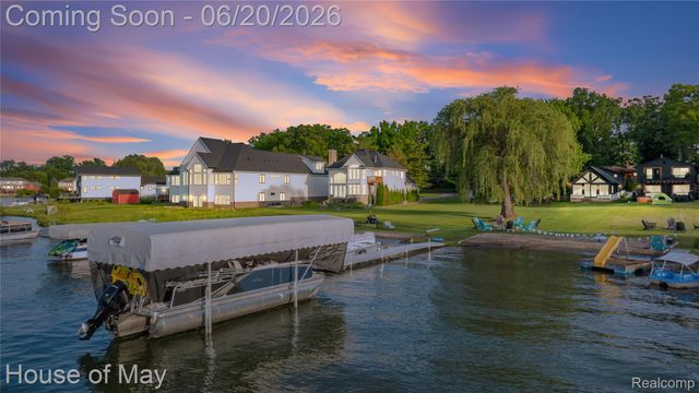 10890 Hillway Drive, White Lake Charter Township, MI 48386