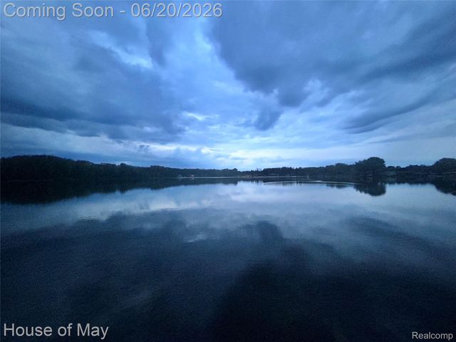 10890 Hillway Drive, White Lake Charter Township, MI 48386