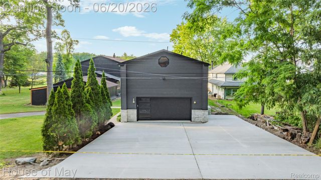 10890 Hillway Drive, White Lake Charter Township, MI 48386