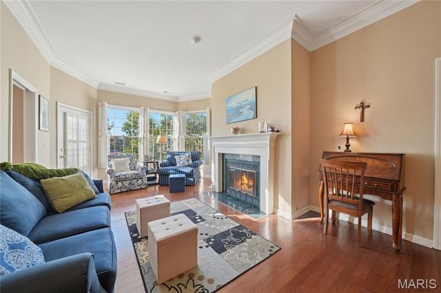 450 E Lockwood Avenue 303, Webster Groves, MO 63119