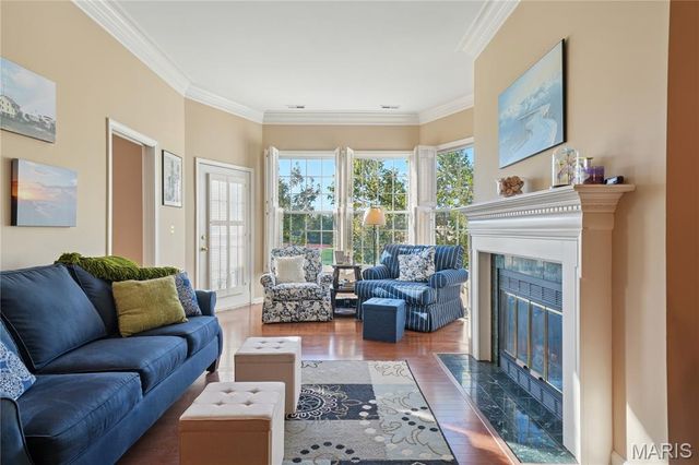 450 E Lockwood Avenue 303, Webster Groves, MO 63119