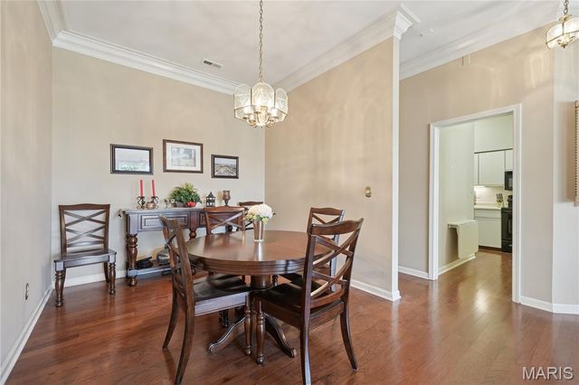 450 E Lockwood Avenue 303, Webster Groves, MO 63119