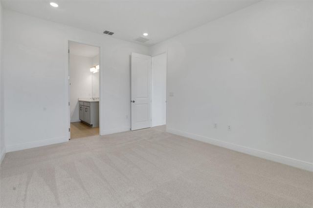 1018 SWAMP CHESTNUT LOOP, Lady Lake, FL 32159