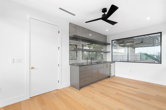 2208 Montclaire ST, Austin, TX 78704