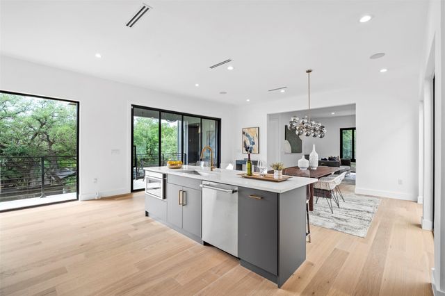 2208 Montclaire ST, Austin, TX 78704