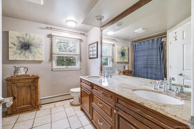 6 Strawberry Hill Lane, West Nyack, NY 10994