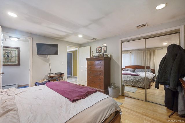 6 Strawberry Hill Lane, West Nyack, NY 10994