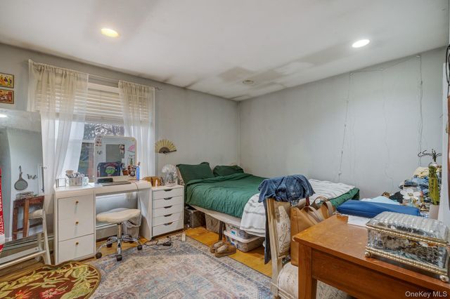 6 Strawberry Hill Lane, West Nyack, NY 10994