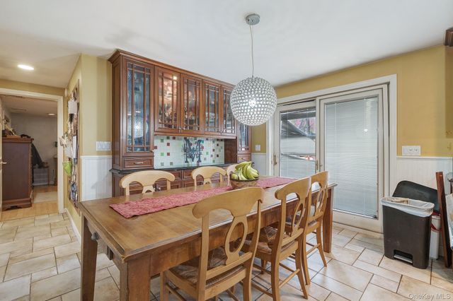 6 Strawberry Hill Lane, West Nyack, NY 10994