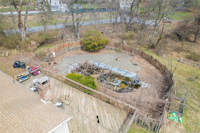 6 Strawberry Hill Lane, West Nyack, NY 10994