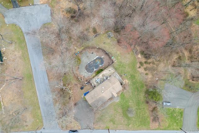 6 Strawberry Hill Lane, West Nyack, NY 10994