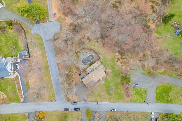 6 Strawberry Hill Lane, West Nyack, NY 10994