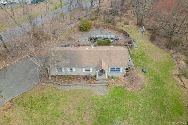 6 Strawberry Hill Lane, West Nyack, NY 10994