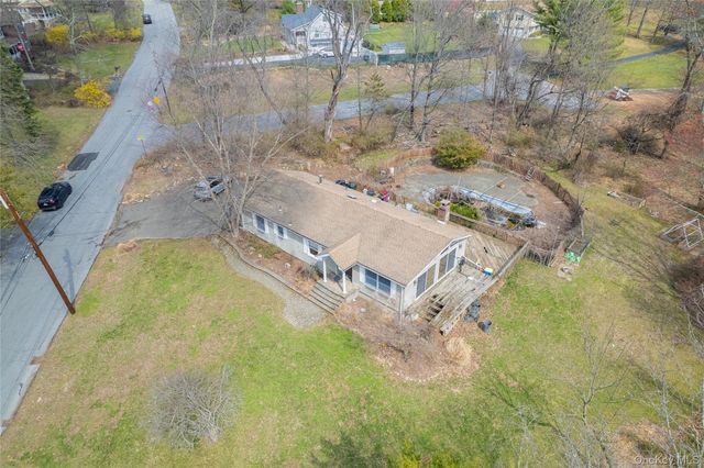 6 Strawberry Hill Lane, West Nyack, NY 10994