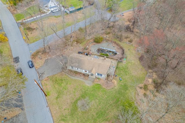 6 Strawberry Hill Lane, West Nyack, NY 10994