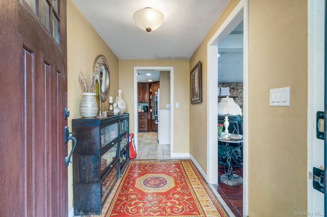 6 Strawberry Hill Lane, West Nyack, NY 10994