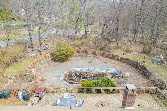 6 Strawberry Hill Lane, West Nyack, NY 10994