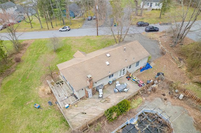 6 Strawberry Hill Lane, West Nyack, NY 10994