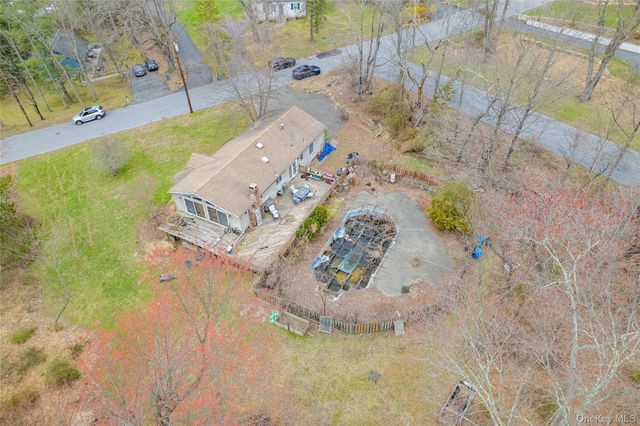 6 Strawberry Hill Lane, West Nyack, NY 10994