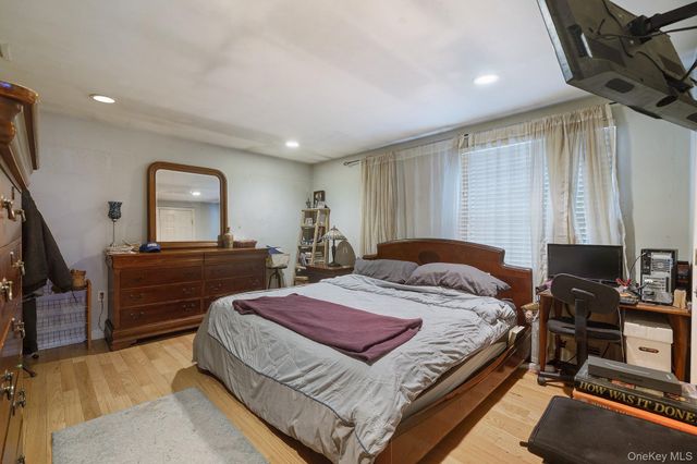 6 Strawberry Hill Lane, West Nyack, NY 10994