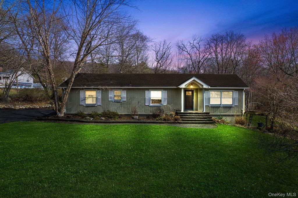 6 Strawberry Hill Lane, West Nyack, NY 10994