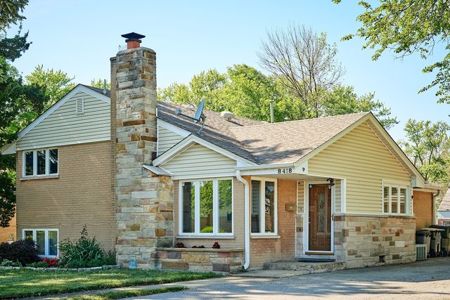 8418 W Crain Street, Niles, IL 60714