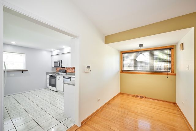 8418 W Crain Street, Niles, IL 60714