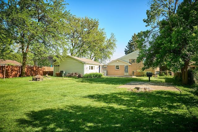 8418 W Crain Street, Niles, IL 60714