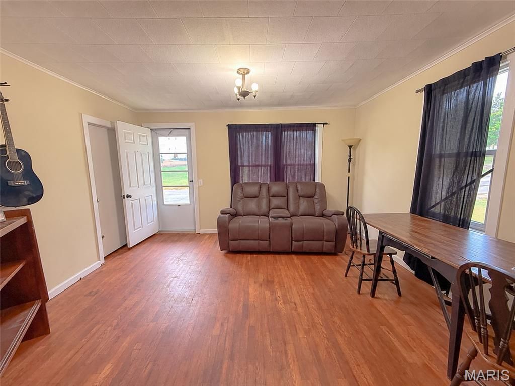 Image 11 of property listing at 211 Blue Street, Milton, IL 62352