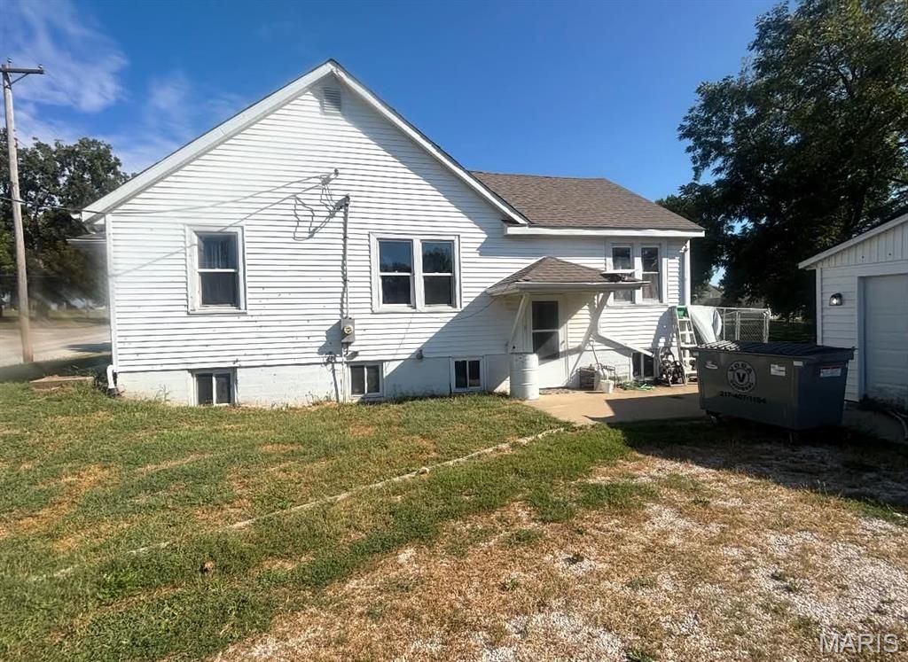 Image 3 of property listing at 211 Blue Street, Milton, IL 62352