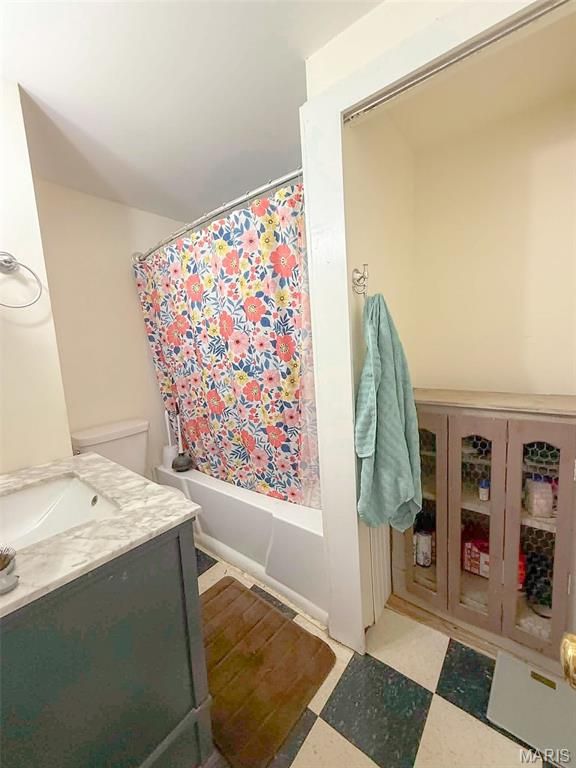 Image 10 of property listing at 211 Blue Street, Milton, IL 62352