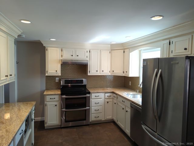 28 Deerfield Drive, Trumbull, CT 06611